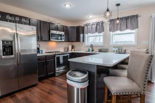 Near Water Park Resorts Lakefront Pocono Home - Pocono Summit - 4
