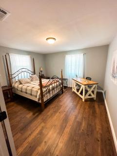 Rayburn's Drowsy Lane Retreat - - 8