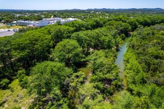 Bandera Box Guest House - 4