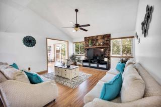 Centrally located Spacious Vacation Hom 13 m strip - 0