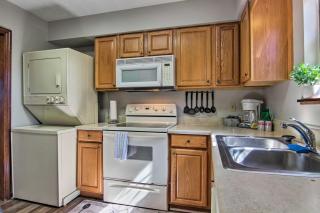 Furnished Deck and Mtn Views Burnsville Cabin! - Busick - 3