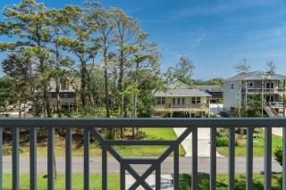 Southern Charm by Oak Island Accommodations - 7