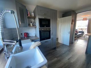 Central, comfortable and spacious 4 bed duplex - 4