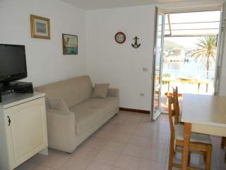 Agenzia Aprea, La Casa di FERURI - Ponza - 4