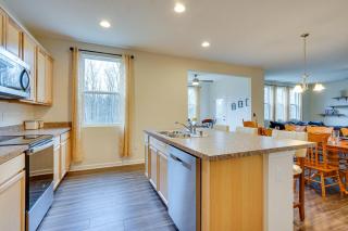 Private Backyard! Spacious Home 25 Mi to Columbus - 3