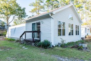 Whimseacal by Oak Island Accommodations - Oak Island - 5
