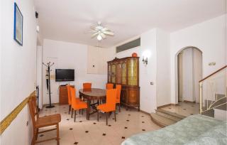 4 Bedroom Nice Home In Ischia - Ischia - 2
