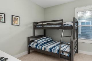 A Sloth's Retreat by Oak Island Accommodations - Oak Island - 1