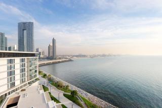 Livbnb-Upgraded 2BR plus Maid's Room with Sea View - Dubai - 3