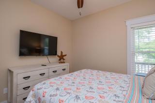 The Disgruntled Pelican by Oak Island Accommodations - Oak Island - 7