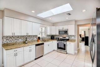 Screened Porch Waterfront Home in Deltona! - Deltona - 2