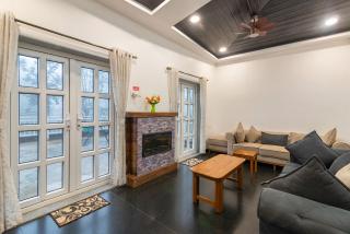 StayVista's Chimney Cottage with Sprawling Lawns, Picturesque Views, Plunge Pool, Jacuzzi, and Home Theatre - Panchgani - 2