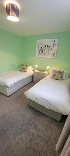 Rent Unique the Beeches 2bed - Crawley - 6