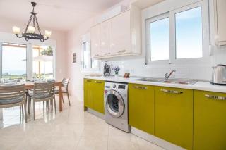 Villa Regina - Luxury and Comfort - Lakhania - 0
