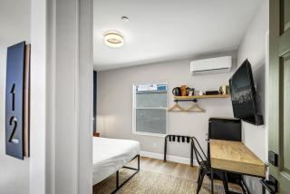Single Bedroom - Queen Size. Heart of Downtown Vista - Vista - 9