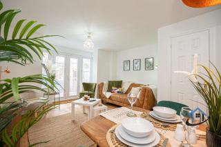Ironside House, Thrapston king or twin beds, free parking, workspace, corporates, sleeps 8 - 9