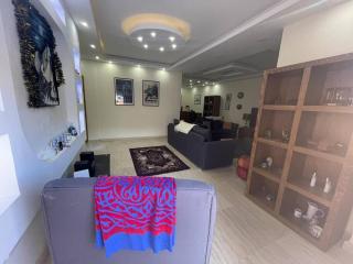 Beautiful 3-Bedroom Apartment on the Ground Floor with Personal Backyard Area and Terrace with Direct Pool Access and Pool View - Sharm el Sheikh - 1