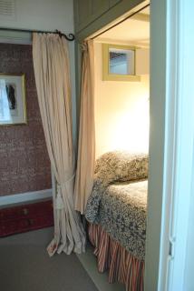 Riverside House - 1