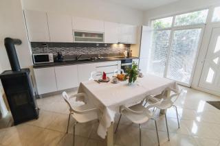 House City Center with Garden - 7