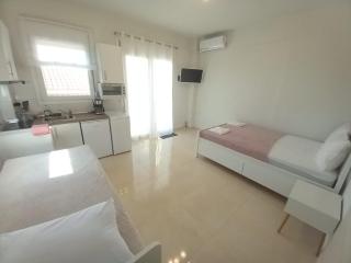 Elenis House - 2