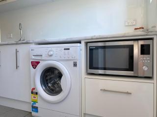 Glenelg Holiday Apartments-The Broadway - Glenelg - 5