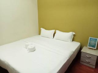 Aeropod Hostel Economy Deluxe King Room - Kota Kinabalu - 0