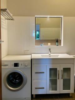 Tranquil Garden Apartment with living room - Wollongong - 3
