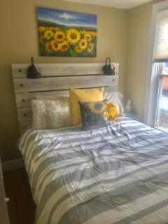 The Historic Blue Bird Cottage - 9