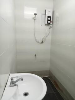 Aeropod Hostel Economy Deluxe King Room - Kota Kinabalu - 1