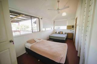 6 Bedroom + 2 Bath Apartment // Cairns Central - Cairns - 4