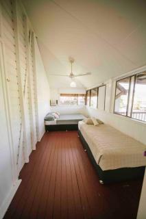 6 Bedroom + 2 Bath Apartment // Cairns Central - Cairns - 2