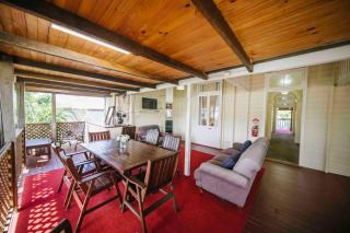 6 Bedroom + 2 Bath Apartment // Cairns Central - Cairns - 1