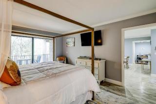 Great Golf Views King 2 Queens Sleeper Sofa Bikes & Beach Gear included - 2