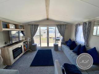 Palm Grove 133 - pet friendly, WiFi close to beach and clubhouse - Golden Palm Resort - Meadow Lakes Caravan & Lodge Hire - Chapel Saint Leonards - 9