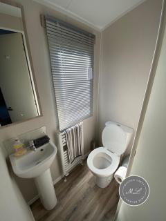 Palm Grove 133 - pet friendly, WiFi close to beach and clubhouse - Golden Palm Resort - Meadow Lakes Caravan & Lodge Hire - Chapel Saint Leonards - 1