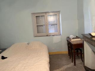 Logement atypique tout en pierre - La Coucourde - 2