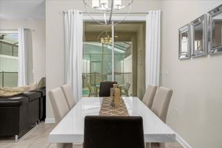 4 Bedroom 3 Bathroom Storey Lake 4821 Ml - 7