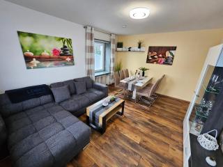 Exklusives und helles Erdgeschoss-Apartment No 2 im Zentrum von Kassel, schnelles 1Gbit Internet, Geschirrspüler, Boxspringbetten - Kassel - 1