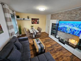 Exklusives und helles Erdgeschoss-Apartment No 2 im Zentrum von Kassel, schnelles 1Gbit Internet, Geschirrspüler, Boxspringbetten - 1