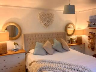 Romantic luxury Cottage right next to the ocean - 1