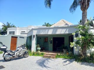 Bush Willow Suite - Villa Roc Guesthouse, Salt Rock Ballito Solar Power - Salt Rock - 9