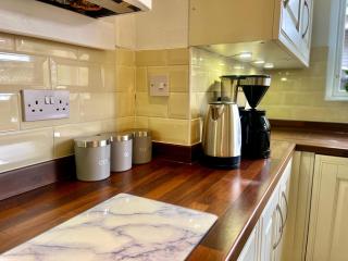 Stylish 3 Bed Chigwell Home with Free Parking - Chigwell - 1