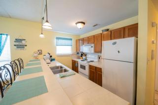 Affordable SPI family condo - walking distance to the beach, Sleeps 6, Third Floor, 2025 Traveler Award - South Padre Island - 2
