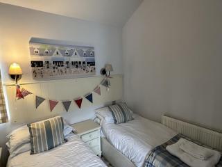 Sandy Feet Retreat - Part of the The Bay Filey Holiday Village with pool, gym and direct beach access, pub, restaurant, tennis and meadows walks - 3