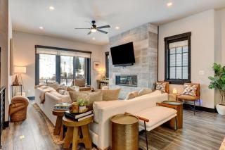 Downtown WP River Front Villa 110 I Rooftop Hot Tub & Lounge I Great Views I Activity Program - 9