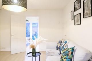 Bee Stays - Maliston House - Great Sankey - 7