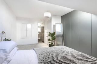 No.1 Universal House - Double Bedroom Apartment - Bromley - 6