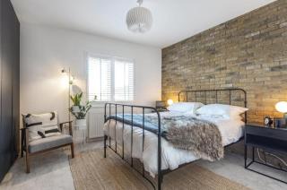 No.1 Universal House - Double Bedroom Apartment - Bromley - 1