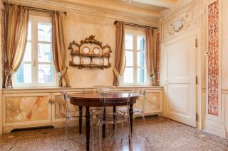 Explore Venice from a Sophisticated Hideaway in San Polo - Venice - 5