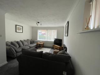 Rawtenstall bungalow. Steam train passes garden. - Rawtenstall - 3